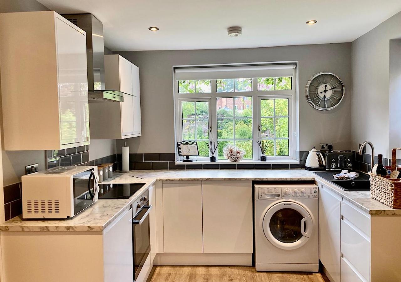 The Lodge Chester - Luxury Apartment For Two, With Free Parking! Hough Green Esterno foto