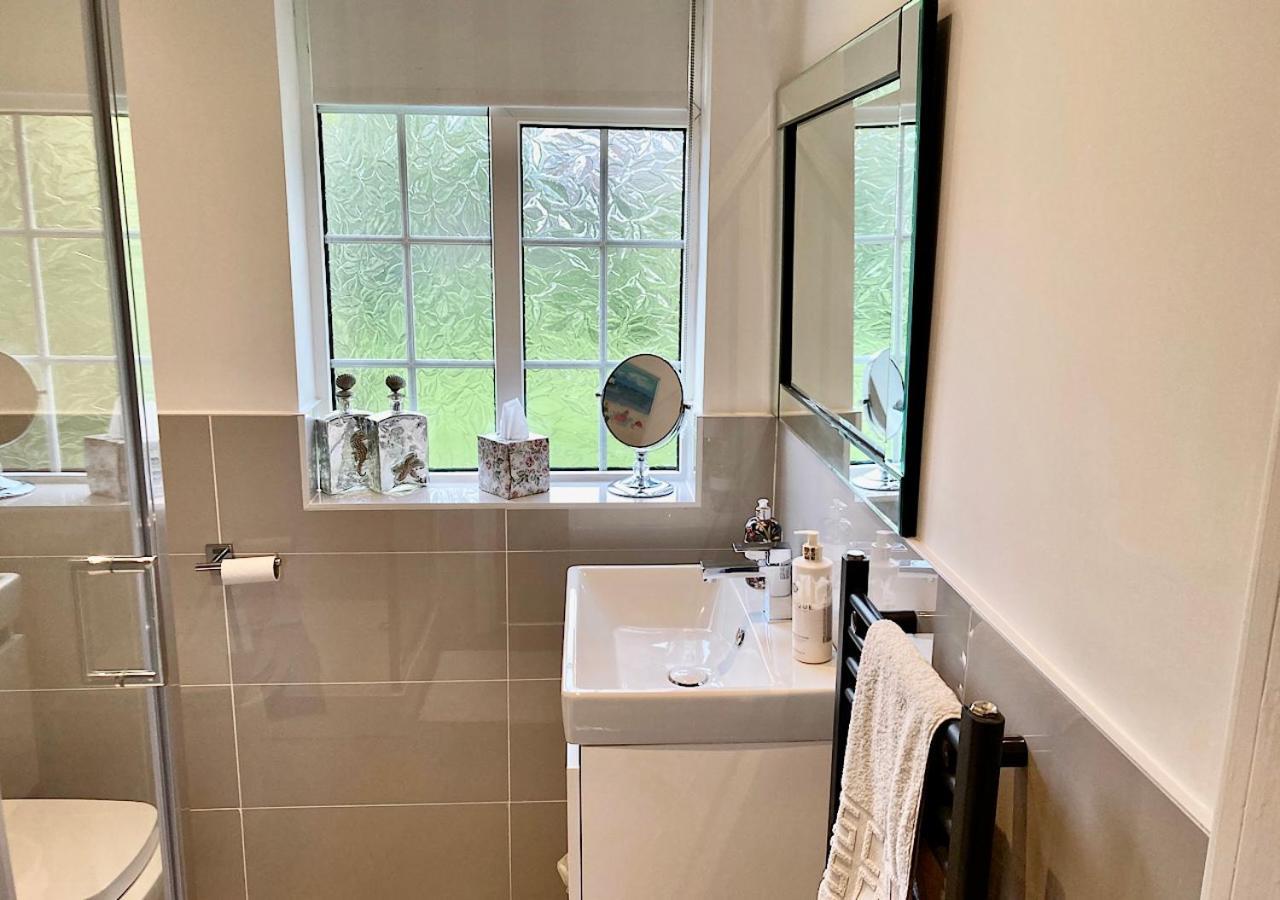 The Lodge Chester - Luxury Apartment For Two, With Free Parking! Hough Green Esterno foto