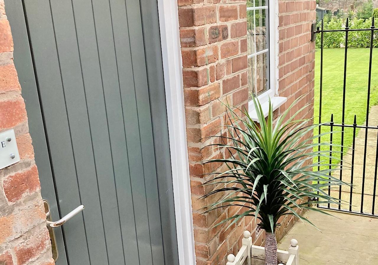 The Lodge Chester - Luxury Apartment For Two, With Free Parking! Hough Green Esterno foto