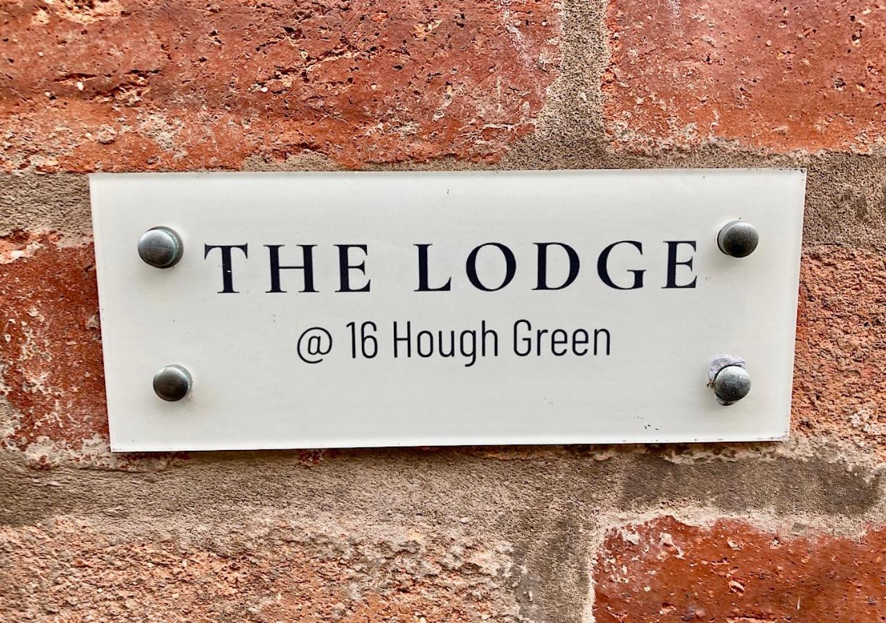 The Lodge Chester - Luxury Apartment For Two, With Free Parking! Hough Green Esterno foto