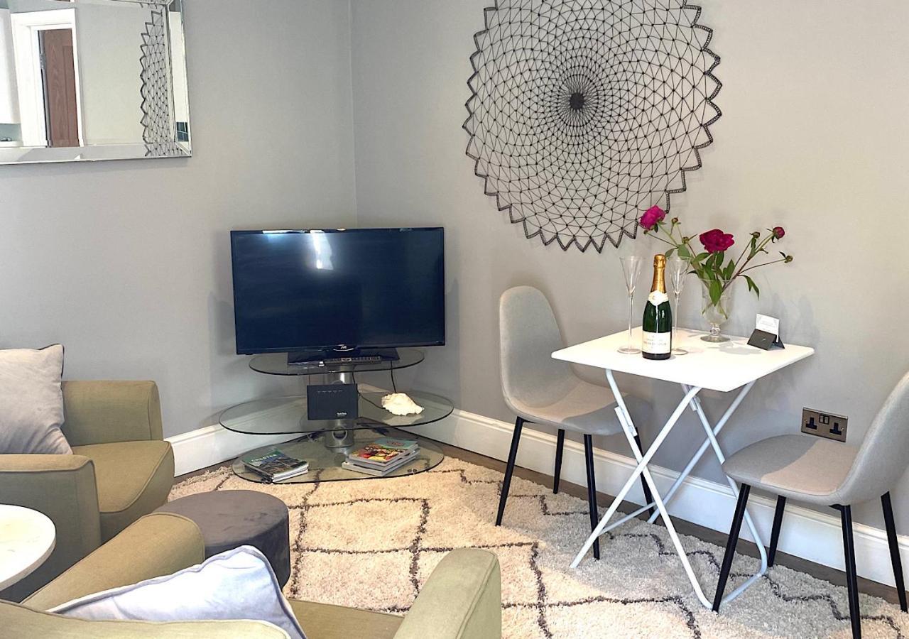 The Lodge Chester - Luxury Apartment For Two, With Free Parking! Hough Green Esterno foto