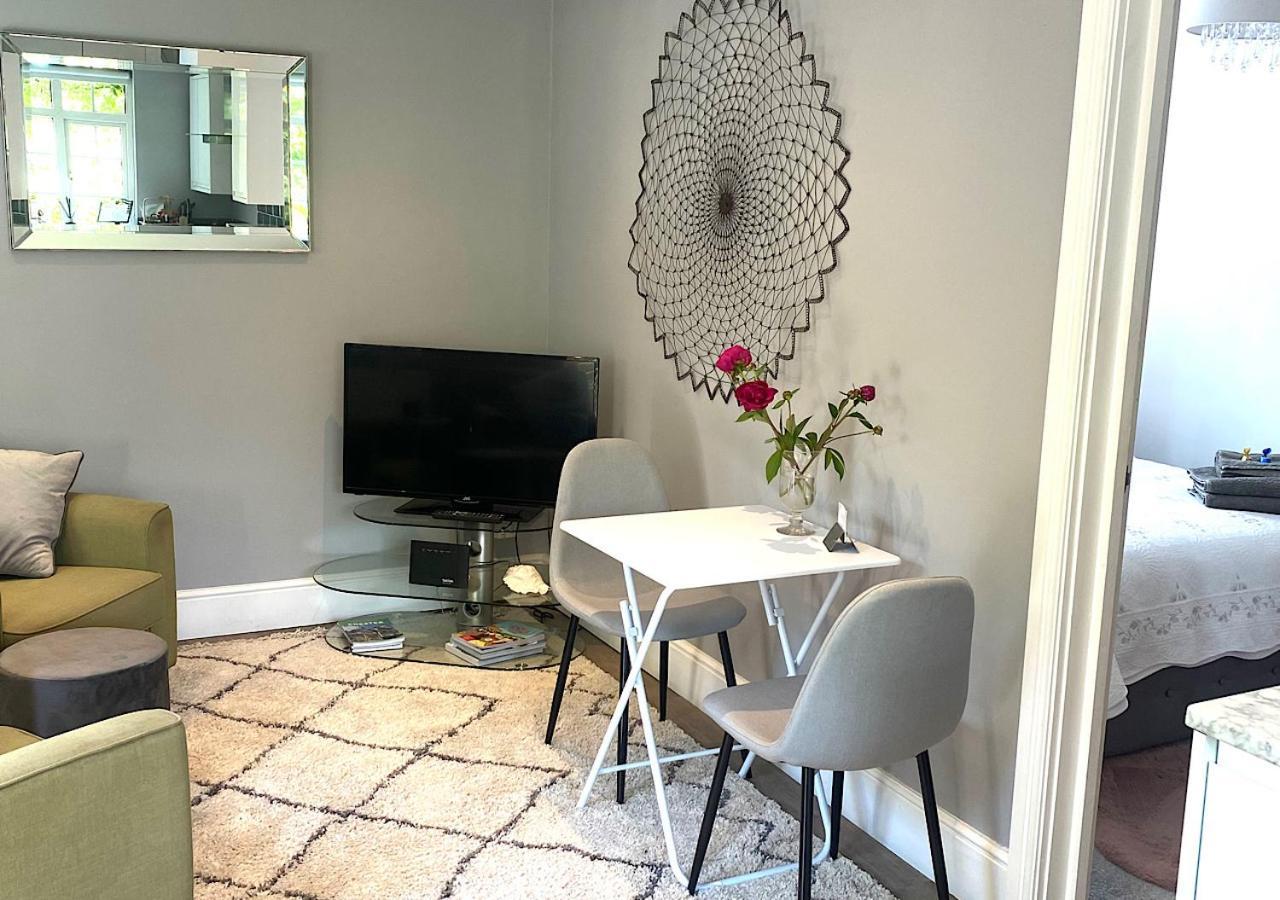 The Lodge Chester - Luxury Apartment For Two, With Free Parking! Hough Green Esterno foto