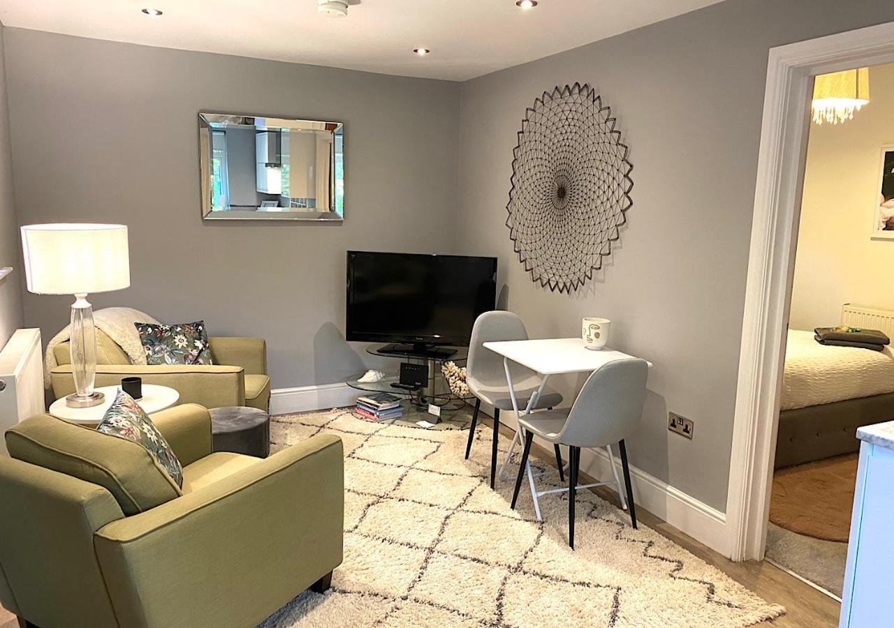 The Lodge Chester - Luxury Apartment For Two, With Free Parking! Hough Green Esterno foto